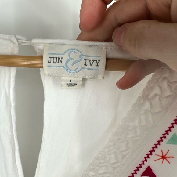 Colorful Embroidered White Romper - Picture 4 of 4